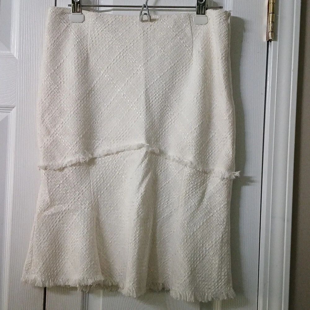 White House black market white midi skirt  Sz 6 EUC